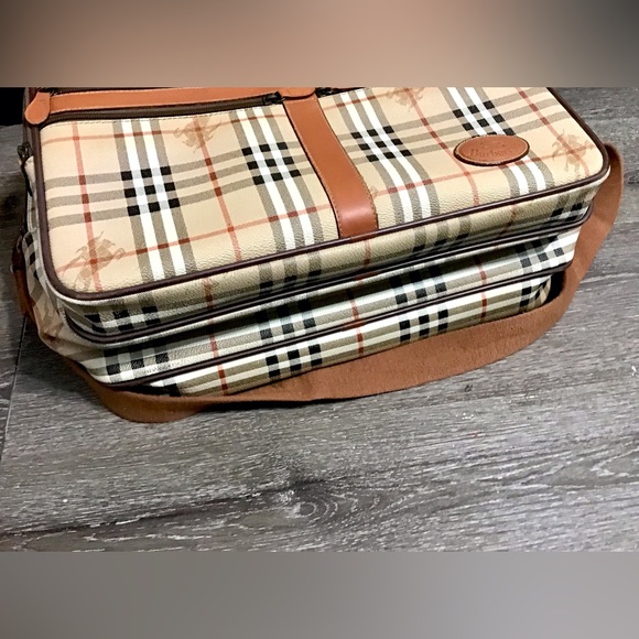 Burberry Haymarket PVC Leather Travel Case - Picture 10 of 12